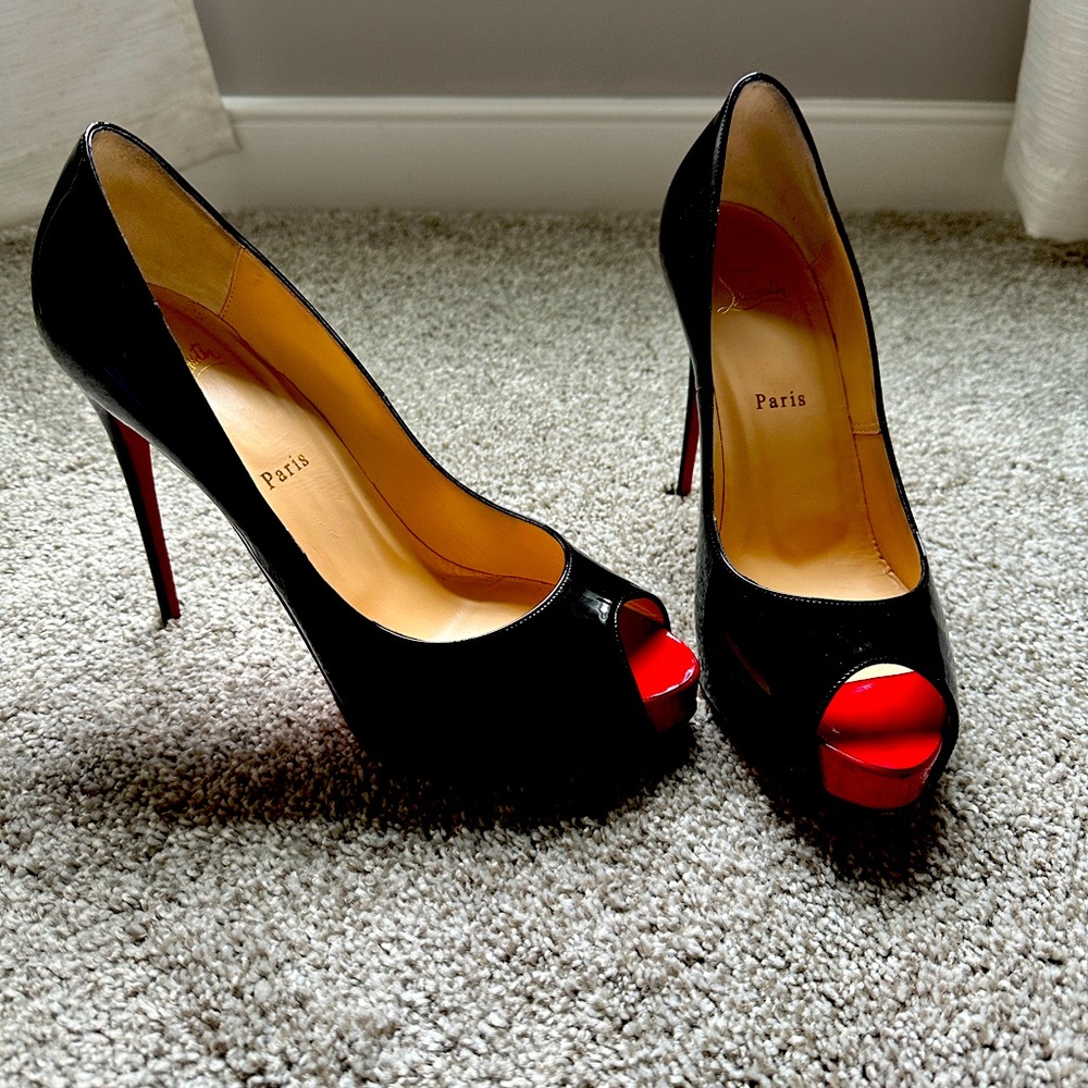 Authentic Louboutin patent leather peep toes! 🔥